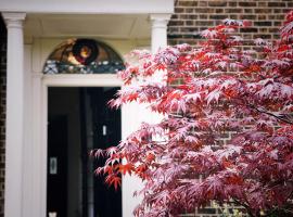 Foto di Hotel: Manor House of Cheshunt- Historic Villa