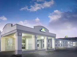 Days Inn by Wyndham Roanoke Near I-81, hotel in Roanoke