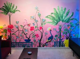 Hotel Photo: Pink Tropical Champagne