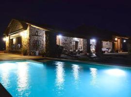 Photo de l’hôtel: 4 bedrooms villa with private pool enclosed garden and wifi at Fernan Caballero