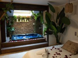 Hébergement insolite avec jacuzzi privatif Millau, Hotel in Millau