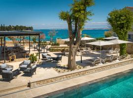 DUNATOVI DVORI Heritage Hotel, hôtel à Preko