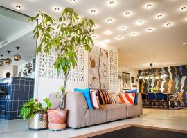 Hôtel Le Collonges TV connecté wifi Netflix，位于布里夫拉盖亚尔德的酒店