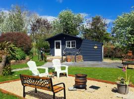 Hotel Photo: Delightful Studio Log Cabin , with Sauna