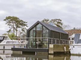 Фотографія готелю: Water Cabin With Water Sports Equipment and Bikes, Bath