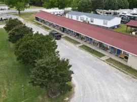 Four Oaks Lodging, hotel in Smithfield