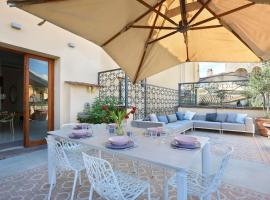 מלון צילום: LUXURY suite with amazing Terrace in Florence-hosted by Sweetstay