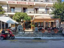 Xenios Zeus: Ouranoupoli şehrinde bir otel