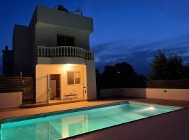 होटल की एक तस्वीर: 2-bedroom Villa with private pool in Anarita Paphos