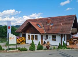 Hotel Photo: Gästehaus - Camping- Weinhof Radl