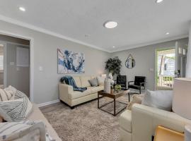 Hotel Photo: Outdoor Living Space with a Huge Fenced Backyard