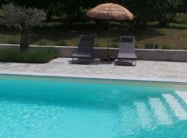 Hotel fotografie: Sotto La Vigna Charm Stay Adults only vacation Bed and breakfast room