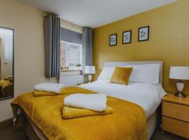 होटल की एक तस्वीर: 2 Bedroom Garden Apartment Near QMC, Tennis Centre & City