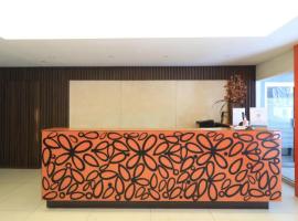 A picture of the hotel: Urbanview Hotel Mroom PH