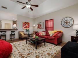 Hotel fotografie: Summer Deal! Cozy Home near Fort Worth Stockyards, Globe Life, AT&T