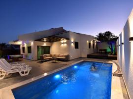 A picture of the hotel: White-Private pool Luxury Villa Eilat