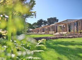 Camping maeva Respire Le Village Perrosien, hotel i Perros-Guirec