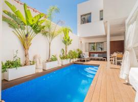 Foto di Hotel: VLVilla - Villa de lujo en Valencia con piscina privada y sala de cine
