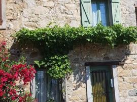 Hotelfotos: Maison typique en plein cœur de village