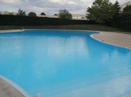 Foto di Hotel: Romantisme et glamour avec spa, piscine et jardin