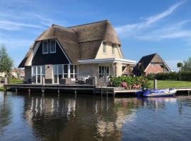 Hotelfotos: Beautiful villa with sauna on the Tjeukemeer