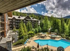 Blackcomb Springs Suites by CLIQUE, hotelli kohteessa Whistler