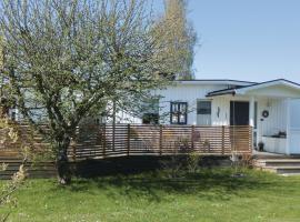 Hotel foto: Cozy Home In Kpingsvik With Kitchen