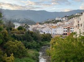 Hotel fotoğraf: Cheerful one bedroom townhouse with patio Archez