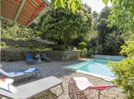 A picture of the hotel: Beautiful villa in Les Salelles with private pool