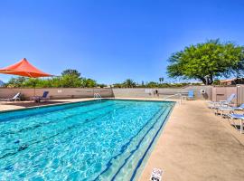 Hotel foto: Green Valley Abode with Pool Access and Mtn Views