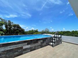 ホテル写真: Beautiful Modern House Private Pool