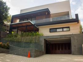 Hotel Photo: Villa Dago Pakar Bandung