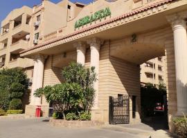 Lovely 2-Bedroom Condo in Compound w Jacuzzi Garden View Wi-Fi, Netflix, hotell Kairos