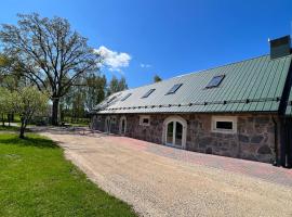 Valgesoo maakivivilla kuni 20-le kylalisele, hôtel à Valgesoo