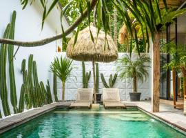 Hotel fotografie: Jogja Life Villas with Private Pool