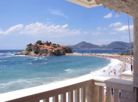 A picture of the hotel: Beachfront First Line View