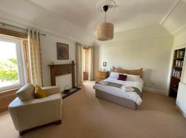 Hotel Photo: Holiday House at 22, Contemporary 3 bedroom cottage in historic Wigtown