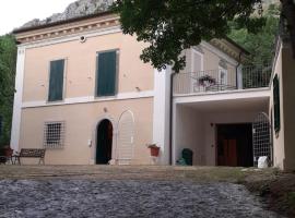 A picture of the hotel: B&B Don Angelo Campobassi