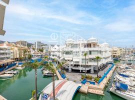 Hotel fotoğraf: PUERTO DE BENALMADENA HOLIDAY RENTALS VISTAS AL MAR Y YATES CON PISCINA Malaga