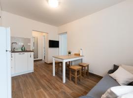 Tramontana and Maestral، فندق في إيزولا