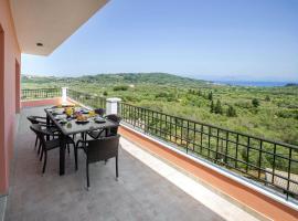 호텔 사진: Spacious House with extraordinary view in Corfu