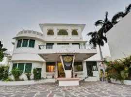 Treebo The Regal House, Near Fateh Sagar Lake
