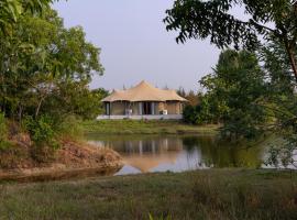 The Alampara Resort - Luxury Boutique Glamping & Water sports – hotel w mieście Cheyūr