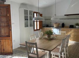 Fotos de Hotel: Encantadora casa con terraza a un minuto de la playa