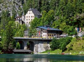 Foto di Hotel: Hotel Schloss Fernsteinsee