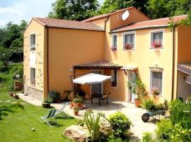 Hotel Photo: Scenic apartment in Vezzi Portio with private garden