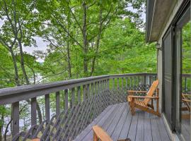 Gambaran Hotel: Beaver Lake Retreat with Deck and Private Hot Tub