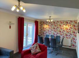 Hotel Photo: Exclusive Homely Cambridge 4 bed house with free parking, big garden and sleeps 10