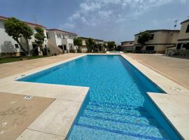 Foto do Hotel: Forcat Apartamento bajo con jardín y piscina