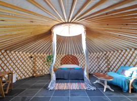 Хотел снимка: Unique underfloor heated Yurt with Hot tub